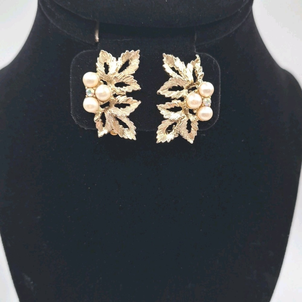 Vintage Signed Judy Lee Gold Tone Leaf Rhinestone Clip-on Earrings Faux Pearls